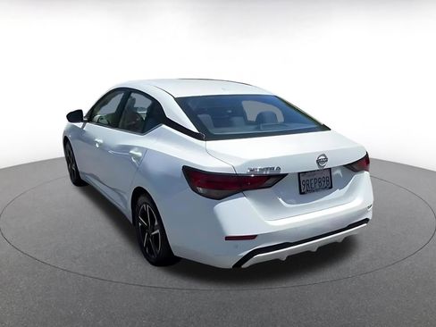 Used 2025 Nissan Sentra SV FWD image 4