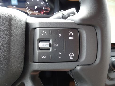 New 2026 Land Rover Defender 110 X-Dynamic SE AWD/4WD image 29