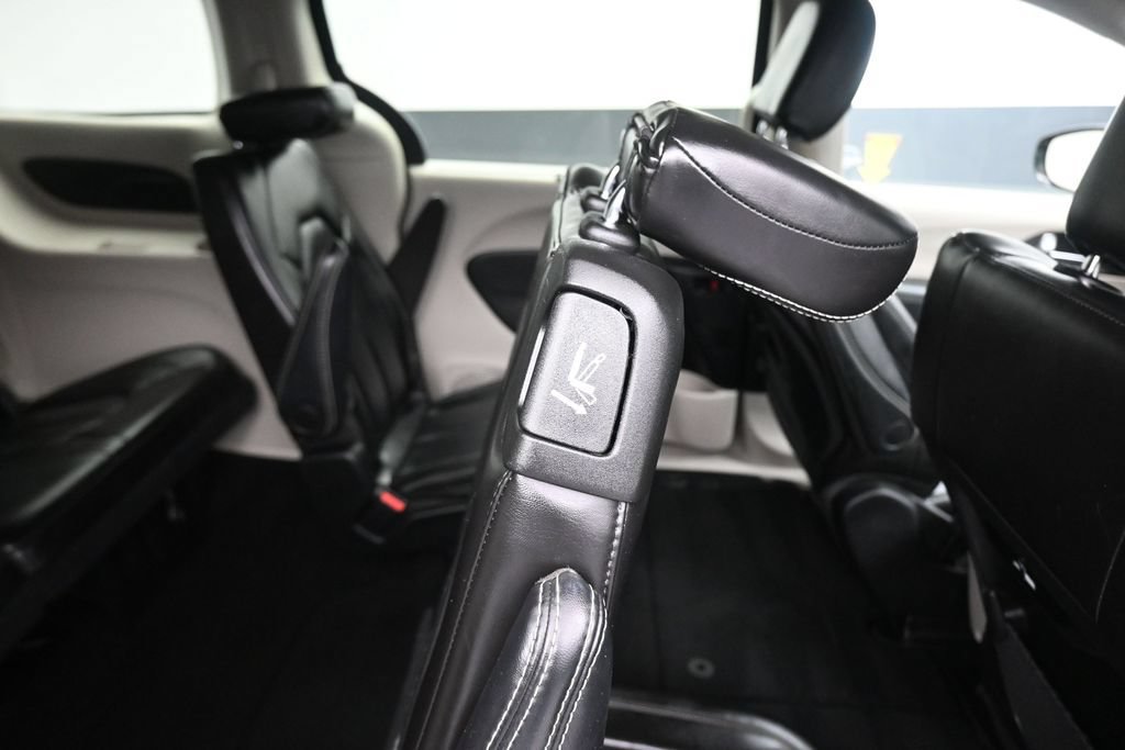 Used 2024 Chrysler Pacifica Touring-L FWD image 47