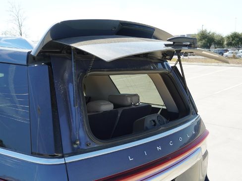 Used 2023 Lincoln Navigator Reserve image 34