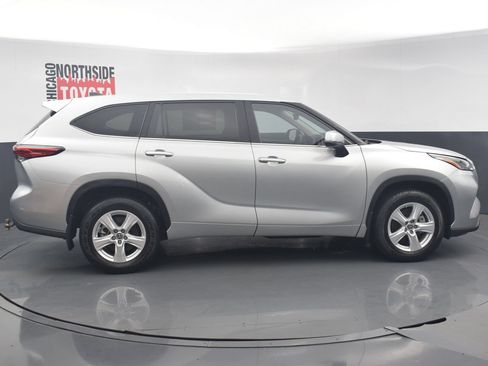 Used 2023 Toyota Highlander LE AWD/4WD image 5
