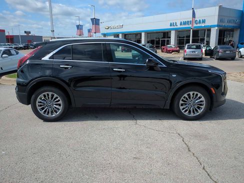 Used 2024 Cadillac XT4 Premium Luxury FWD image 9