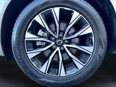 Used 2023 Volvo XC60 B5 Plus AWD/4WD image 9