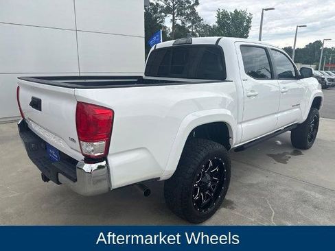 Used 2017 Toyota Tacoma SR5 w/ Tow Package RWD image 6