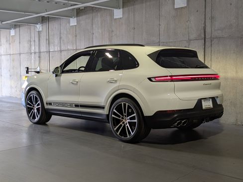 New 2026 Porsche Cayenne S image 3
