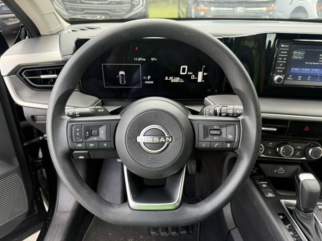 Used 2025 Nissan Kicks S FWD image 5