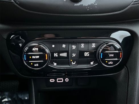 Used 2021 Buick Encore GX Select image 13