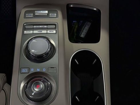 Used 2024 Genesis GV70 2.5T w/ Advanced Package AWD/4WD image 17