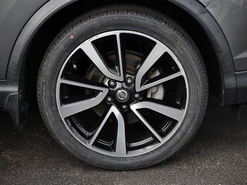 Used 2018 Nissan Rogue Sport SL w/ SL Premium Package image 3