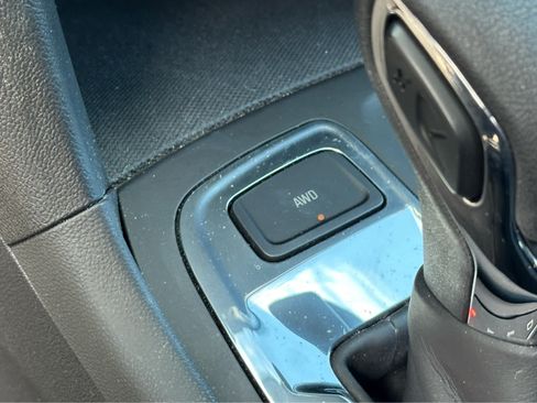 Used 2023 Chevrolet Equinox LT AWD/4WD image 18