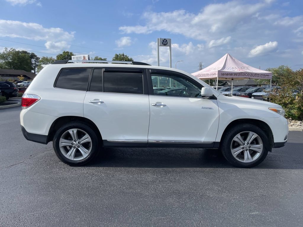 Used 2011 Toyota Highlander Limited w/ Tow Pkg FWD image 4