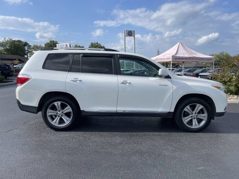 Used 2011 Toyota Highlander Limited w/ Tow Pkg FWD image 4