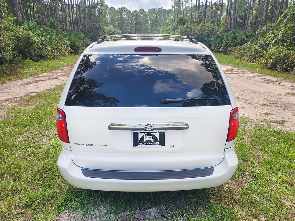 Used 2007 Chrysler Town & Country w/ Popular Equipment Group I FWD image 5