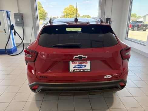 New 2026 Chevrolet Trax RS w/ Sunroof Package image 4