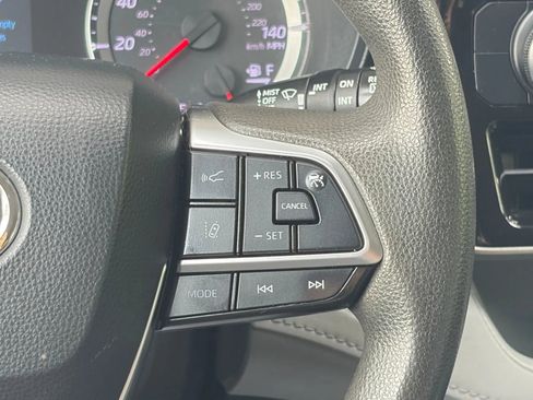 Used 2021 Toyota Highlander L AWD/4WD image 30