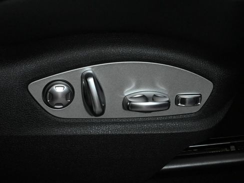 Used 2026 Porsche Macan AWD/4WD image 40