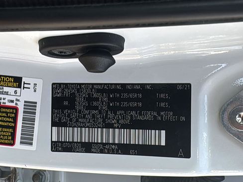 Used 2021 Toyota Highlander XLE FWD image 26