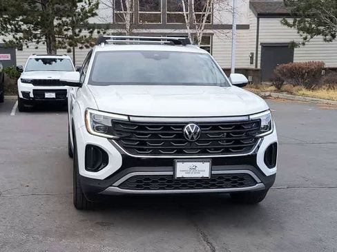 Used 2024 Volkswagen Atlas Cross Sport SE image 3