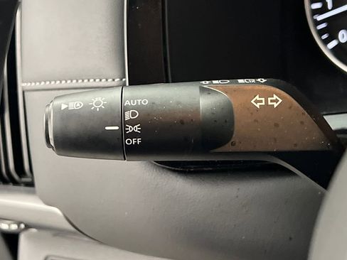 Used 2025 Nissan Pathfinder SL image 46