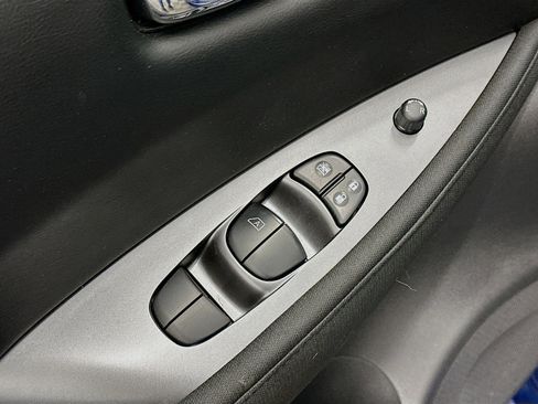 Used 2025 Nissan Leaf S image 15