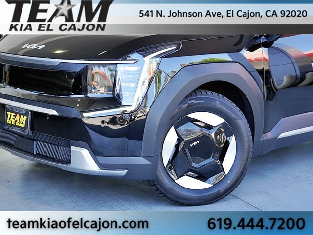 Certified 2024 Kia EV9 Light Long Range RWD image 3