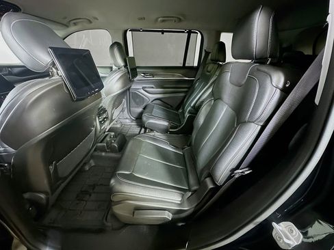 Used 2023 Jeep Grand Cherokee L Limited w/ Luxury Tech Group II image 15