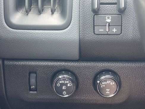 Used 2019 Chevrolet Colorado Z71 AWD/4WD image 13