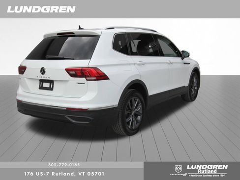 Used 2022 Volkswagen Tiguan SE image 3