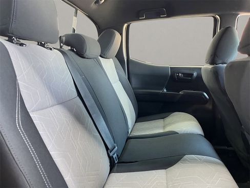 Used 2020 Toyota Tacoma TRD Sport image 17