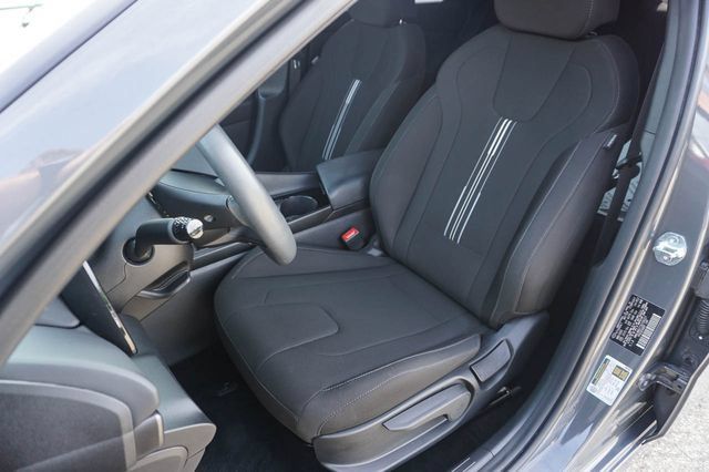 Used 2025 Hyundai Elantra SEL FWD image 14