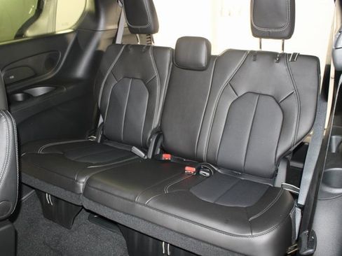 New 2026 Chrysler Pacifica Select image 20