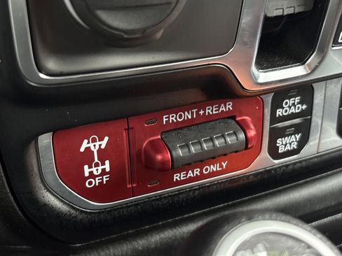 Used 2024 Jeep Gladiator Rubicon w/ Technology Group image 29