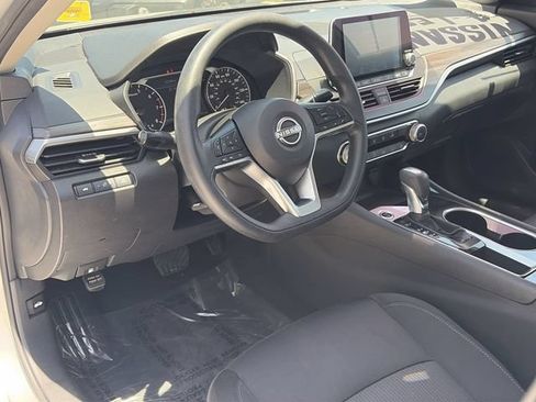 Used 2024 Nissan Altima 2.5 SV FWD image 17