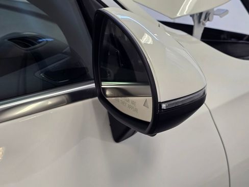 Used 2025 Mercedes-Benz GLC 300 image 28