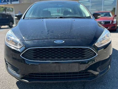 Used 2017 Ford Focus SE FWD image 2