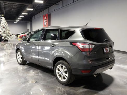 Used 2017 Ford Escape SE w/ SE Cold Weather Package AWD/4WD image 5