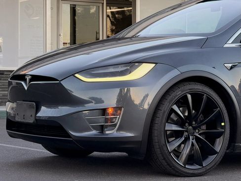 Used 2019 Tesla Model X 75D AWD/4WD image 4