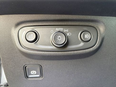 Used 2021 GMC Terrain SLT image 3