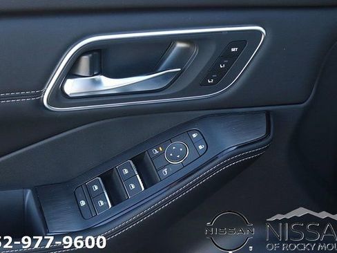 New 2026 Nissan Rogue Platinum w/ Platinum Premium Package AWD/4WD image 10