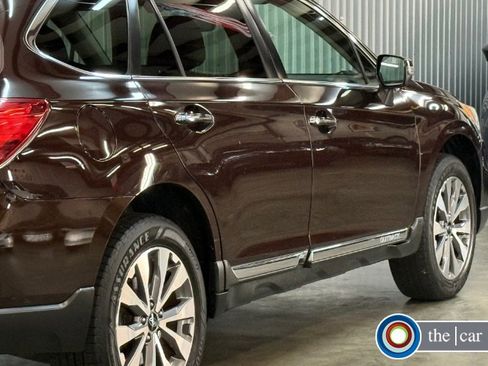 Used 2017 Subaru Outback 3.6R Touring AWD/4WD image 5