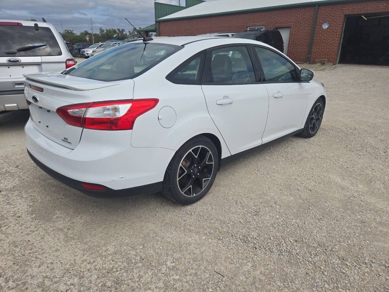 Used 2014 Ford Focus SE w/ Equipment Group 201A FWD image 3