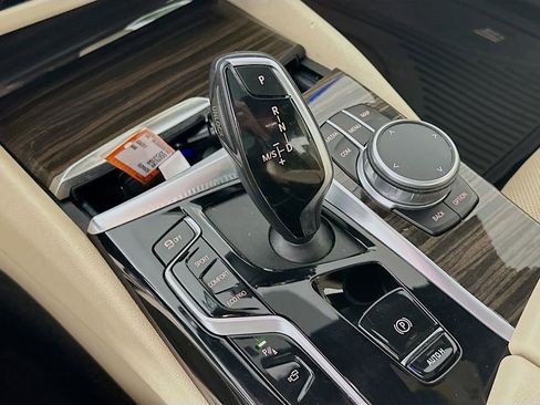 Used 2021 BMW 530i xDrive w/ Convenience Package image 22