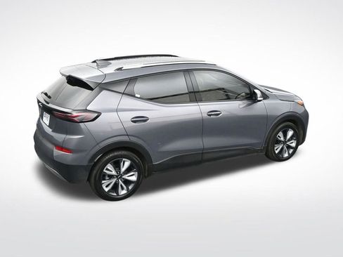 Used 2022 Chevrolet Bolt EUV LT w/ Convenience Package image 56