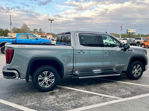New 2026 GMC Sierra 1500 SLE image 4