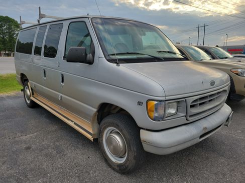 Used 2000 Ford E-250 and Econoline 250 RWD image 1