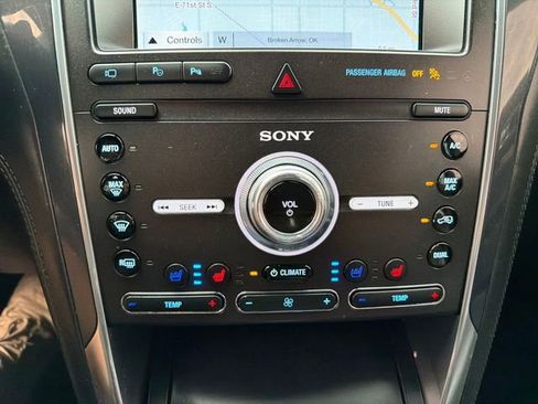 Used 2019 Ford Explorer Platinum AWD/4WD image 14