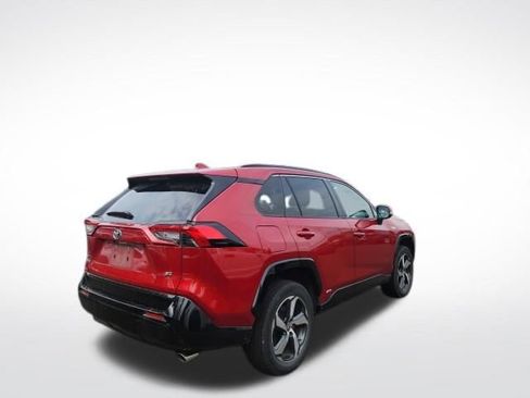 Used 2021 Toyota RAV4 SE w/ Weather & Moonroof Package AWD/4WD image 3
