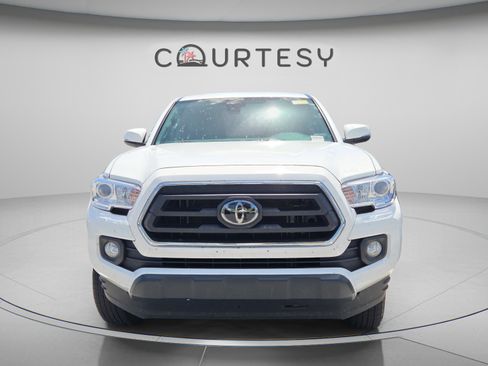 Used 2022 Toyota Tacoma SR5 w/ Technology Package AWD/4WD image 4