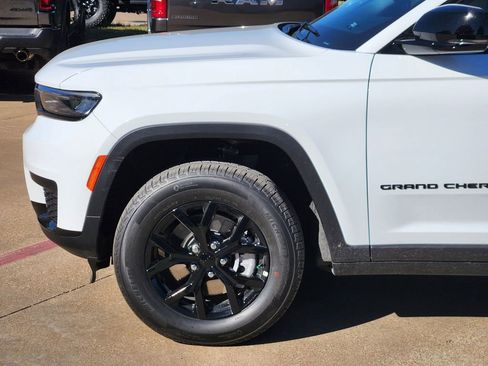 New 2025 Jeep Grand Cherokee L Altitude image 6