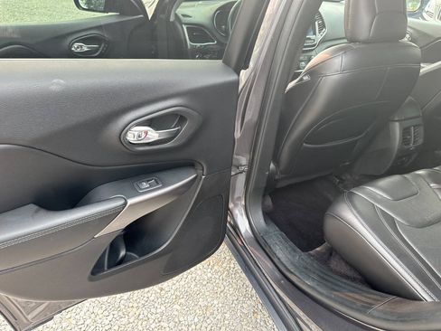 Used 2019 Jeep Cherokee Limited AWD/4WD image 11